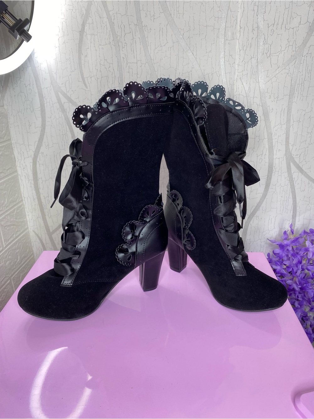 🌷 NWOT 🌷 Black Scalloped Trim Mid-Calf Heeled Victorian Boots with Ribbon Laces